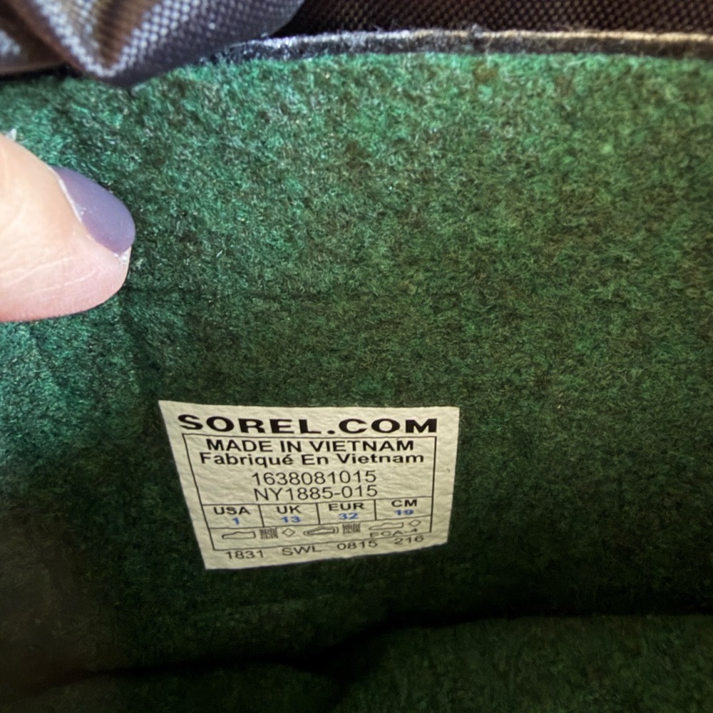 Sorel Black Boots with Red Highlights - Picture 4 of 4